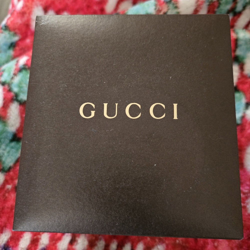 WOMENS GUCCI " G" WATCH - Picture 3 of 12
